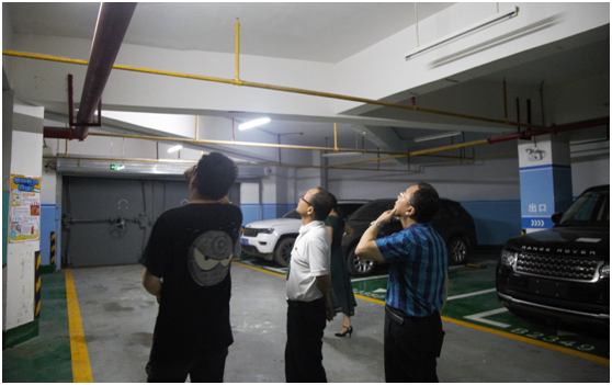 圖：恒富小貸公司領(lǐng)導班子開展汛期安全檢查.png